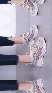 ฤดูใบไม้ผลิ ฤดูใบไม้ร่วง 2024 รองเท้ากีฬาผู้หญิงผ้าใบ ลำลอง รองเท้าพ่อด้านล่างหนา ระบายอากาศได้ดี นุ่ม รองเท้าวิ่งด้านล่าง สไตล์เกาหลี หัวกลม