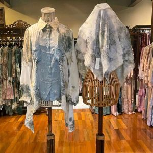 Tanira Set Tunik + Jilbab by Dian Pelangi LIMITED EDITION Setelan Baju Blouse Atasan Kemeja Blus Hijab Kerja Kantor Casual Formal Pesta Pernikahan Kondangan Lebaran Wanita Hijaber Cantik Anggun Modis Modern Elegan Mewah Model Korea Terbaru Motif Jumputan