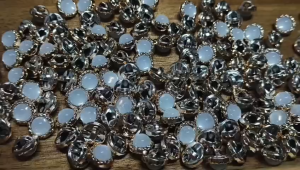 Nút xoàn may áo kiểu đủ mẫu gói 20 nút.