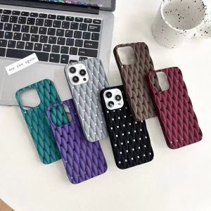 💗เทรนด์อินเทอร์เน็ตคนดัง + มีในสต็อก + COD สำหรับธุรกิจสีบริสุทธิ์รูปแบบการถักไหมพรมระบายความร้อนเคสโทรศัพท์เก๋ไก๋นุ่มสำหรับ iPhone 15 14 11 12 13 Pro Max Plus ฝาหลัง