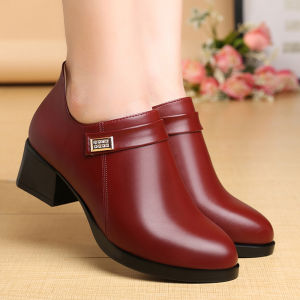 รองเท้าส้นกลางหนังแท้สำหรับคุณแม่ผู้สูงอายุ รองเท้าทำงาน รองเท้าหนังหุ้มข้อสีแดง รองเท้าส้นแบน พื้นนุ่ม รองเท้าส้นกลาง รองเท้าส้นแบน