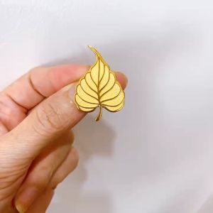 Lá Bồ Đề Cài Áo Mạ Vàng – Biểu Tượng Của Bình An & Trí Tuệ