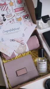 Hampers Untuk Idul Fitri Lebaran Hadiah Kado THR Untuk Perempuan Cewek Wanita Paket Box Satu Set