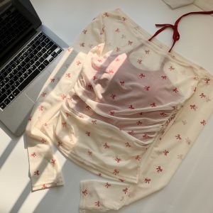 เสื้อยืดแขนยาวพิมพ์ลายผีเสื้อสำหรับผู้หญิงในช่วงต้นฤดูใบไม้ร่วง เสื้อคลุมบางทรงเข้ารูป เสื้อคลุมแบบสวมหัว