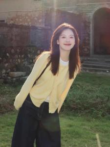 เสื้อคาร์ดิแกนถักแขนยาวสีเหลืองนมสำหรับผู้หญิงในช่วงต้นฤดูใบไม้ผลิ ดีไซน์สไตล์เกาหลี แฟชั่นอเนกประสงค์ แขนยาว แฟชั่นฤดูใบไม้ผลิ