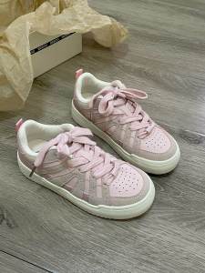 รองเท้าสเก็ตบอร์ดสีชมพูสำหรับผู้หญิง รองเท้าลำลองแบบสวม สไตล์เกาหลี ทรงหัวมน พื้นยาง รองเท้าผ้าใบ
