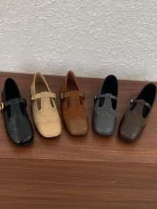 Retro Carved Square Toe Low-cut Flat Mary Jane Shoe