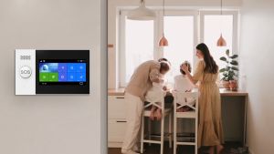 Daytech Touch Screen Alarm System for Whole House Security WiFi Wireless Home Alarm 18 Piece Kit with Siren PIR Motion Sensor Remote Controls Window/Door SensorSupport SMS Push