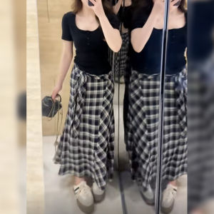 Bộ đồ nữ BINKAFENNY làm bằng vải polyester váy kẻ caro cổ chữ U xếp ly tay ngắn