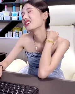 Bộ máy xung điện Bắp Tay Lưng Hình Cánh Bướm 8 Chế Độ Giúp Giảm Đau Nhức - Miếng Dán Mát Xa