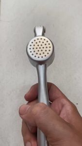 Dụng cụ ép tỏi ép gừng cầm tay chất liệu Nhôm Nguyên Khối Dày cao cấp