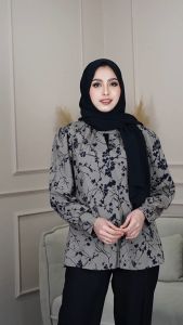 เสื้อมุสลิมผู้หญิงคอปีนจีบตรงคอน่ารักมาก ตรงกลางตีเกร็ตจึงถึงปลายใส่แล้วดูไฮโซ df60วาริสมุสลิม