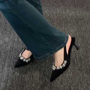 เรียบหรู ผ้าไหม ผ้าซาติน รองเท้าส้นสูงหัวแหลมเพชรความรู้สึกหรูหรารองเท้าแตะตัดต่ําสําหรับผู้หญิง ฤดูร้อน แฟชั่น หนัง ภายใน