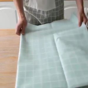 Taplak Meja Motif Kotak Anti Air Peva 137 x 180 cm