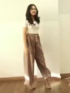 Celana Wanita Bahan Krinkle: Pant Pinggang Karet, Kulot Loose Fit, Tali Serut