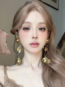 Exaggerated Golden Lace Tassel Earrings Luxury Sensation Long Ear Studs Floral Design Versatile Personality Statement Jewelry