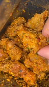KERIPIK KULIT AYAM REMPAH DAUN JERUK KEMASAN 100GR