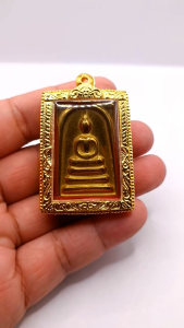 K692 พระสมเด็จ พระธาตุพนม พระแม่เหล็ก เหล็กไหล  สีทอง ขนาด 3.0X4.5 ซม. เลี่ยม กรอบพระ ทองไมครอน