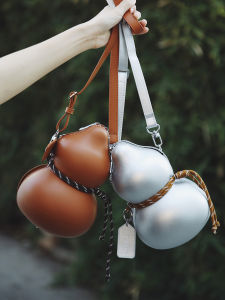 Original Trendy Brand Gourd Shaped Backpack Mobile Phone Bag Mens Single Shoulder Bag Womens Crossbody Bag High End Sensation