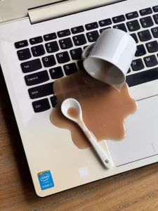 Spilled Coffee Sand Sculpture Mobile Phone Stand Scary Novelty Desktop Decoration Toy Creative Prank Gift Funny Inflatable Toy