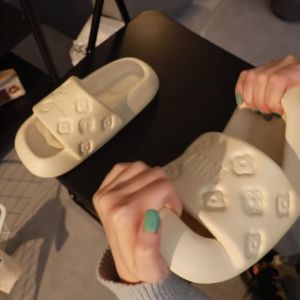 QZshop รองเท้าเเตะพื้นนิ่ม รองเท้าเเตะสุดฮิต เลือก สี เรียบรูดู พื้นนุ่ม เเล้ว สวยให้ กับ อะไรก็ดูดี ดูที่ได้สอบใจ มี ระดับ เรียบรูดู พื้นนุ่ม เเล้ว สวยให้ รออะไรไปซื้อกันนน👹