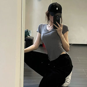 เสื้อยืดคอวีแขนสั้นทรงเข้ารูปสำหรับผู้หญิงในช่วงฤดูร้อน ทรงยูนิเซ็กซ์ ทรงยูนิเซ็กซ์ เสื้อผ้าออกกำลังกายแบบสวมหัว ทรงเข้ารูป