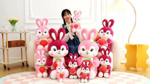 Gấu Bông Thỏ Ôm Trái Dâu Hàng Cao Cấp Dễ Thương Có Mùi Thơm Nhẹ