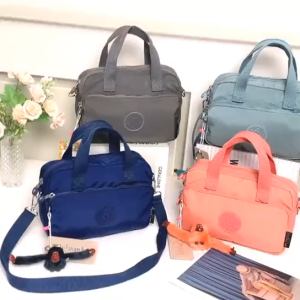 พร้อมส่ง Kp 1972 กระเป๋าสะพายข้าง ถือได้สะพายข้างได้ มี2แบบ ลายมิกกี้เมาส์กับแบบเรียบไม่มีลาย ช่องเยอะใส่ของได้เยอะ