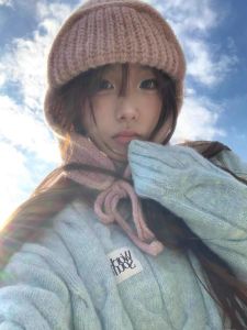 Warm Knitted Woolen Hat Womens Winter Fashionable Flight Skiing Style Pink Color Sweet Cute Design round Top Youth Suitable