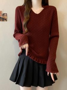 เสื้อสเวตเตอร์คอวีสีแดง ทรงหลวม แขนยาว ปกโปโล สำหรับผู้หญิง ฤดูใบไม้ร่วง 2024 เสื้อชั้นในลายขอบจีบ ขนาดใหญ่ เสื้อผ้าทำงานสไตล์เกาหลี