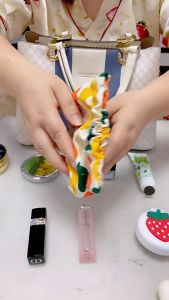 Satu Keluarga Tas Pouch Mini Travel Motif Elegant T57 Dompet Mini Make Up Pembalut Earphone Portabel