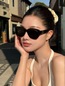 HELEN KELLER | Fashionable Large Frame UV Protection Sunglasses