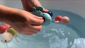 [Gratis Ongkir] Dinotoys MA05 Bath Toys Baby Penyu Lucu Mainan Air Bergerak Di Air
