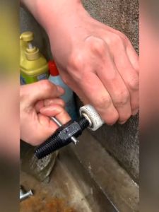 Alat Pembuka Kran Yang Patah Dan Rusak Drat DAlam Rusak Ukuran 1/2 Inch Pipe Extractor