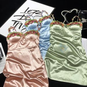 Retro French CCA Embroidered Flower Elastic Satin Halter Dress Womens Vest Dress Shiny Surface with Chest Pad Single Piece Summer 2024 Ins Style No Sleeve