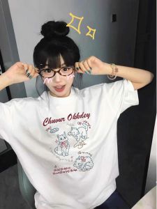 Kaos Wanita Lengan Pendek 2025 - Sablon Huruf & Kucing Kartun Bahan Katun Tipis Adem [Oversize Ukuran Besar + Gratis Ongkir] Desain Eksklusif Gaya Amerika Kekinian Vintage Jalanan Baju Kasual untuk Hangout  Gaya Korea Trendi Tampilan Kasual  Pakaian