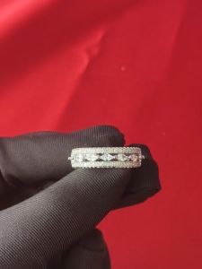 Diamcity (Free Gra Certificate) Temperamen Mode Desainer Mewah 18K Emas 05 Karat Cincin Untuk Wanita