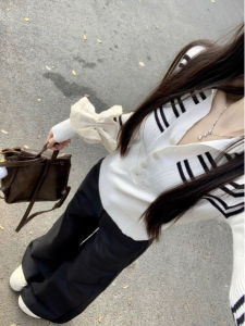 Áo Len Dệt Kim Ôm Vừa Vặn Màu Tương Phản Sọc Thiết Kế Thời Trang Phong Cách Hàn Quốc Mùa Thu 2025 Áo Sơ Mi Cổ Chữ V Thoáng Khí