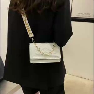 Christmas birthday gift lady favorite fashion South Korean handbag chain small square bag network red popular shoulder bag female crossbody bag female bag