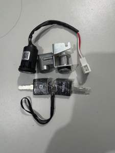 Yadea Bộ 3 Món Ổ Khoá Xmen Neo Chính Hãng Yadea Bao Gồm 3 Món Phù Hợp Cho Mọi Người Cần Bộ Ổ Khoá Xmen Neo Chính Hãng Yadea