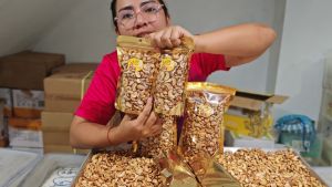 Hot Deal !! มะม่วงหิมพานต์ เกรด ซีกรวม (Cashew nut) 1แถม1 อบพร้อมทาน กรอบ อร่อย เคี้ยวเพลิน