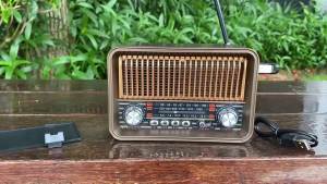 CHUBAN | Portable FM AM SW Radio Multi-band Vintage Radios Wireless Bluetooth Speaker with LED Flashlight Supportt TF Card U Disk AUX