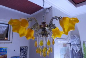 lampu hias gantung ruang tamu cabang lima lampu