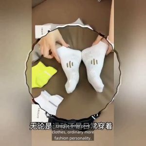 ถุงเท้ากีฬา CoolMax ชายสั้น เทคโนโลยี Nano-Dry-ป้องกันแบคทีเรีย 100% ผ่านการทดสอบแรงเสียดสี 10000 ครั้ง สำหรับนักกีฬาโพร