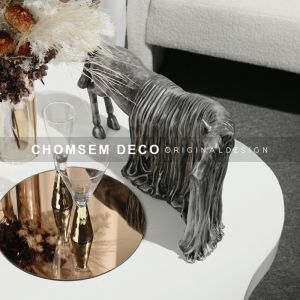 Elegant Resin Animal Figurine Home Decor Soft Living Room Entrance Bar Cabinet Artistic Tassel Mystery Horse Decoration