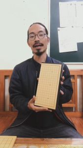 Cờ vây nam châm kích thước 28.5x28.5cm kiêm cờ caro cao cấp có bàn là hộp đựng - Hàng chính hãng D Danido