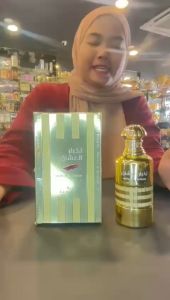 Akhbar al Ushaq Rouge by Ard Al Zafaaran 100ML is a luxurious *Eau de Parfum* that exudes elegance and passion This captivating fragrance opens with vibrant and sparkling top notes creating an unforgettable first impression.