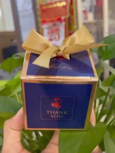 Combo 20 hộp quà tặng Metalize vuông (6 x 6 x 6cm) màu xanh dương đậm viền vàng nắp gài đính nơ