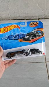 Kendaraan Balap Hot Wheels: Track Fleet Rad Rider Rig Truck 1:64