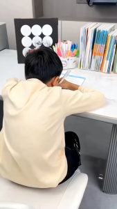 【จัดส่งจากกรุงเทพ】คือตัวเลือกของคุณพ่อแม่ชาวไทย 99.99% เด็กนั่งแก้ไขท่าทาง แก้ท่านั่ง เด็กวิสัยทัศน์อุปกรณ์ป้องกัน อุปสรรคหลังค่อม หลังตรง เหมาะสำหรับอายุ 3-15 ปี